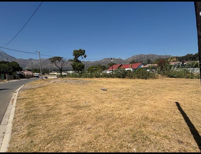 512M² VACANT LAND FOR SALE IN SIR LOWRYS PASS